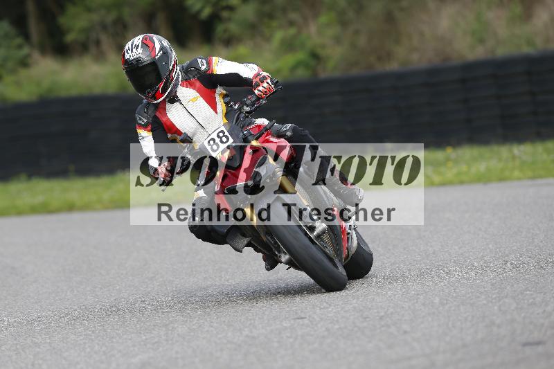 Archiv-2025/53 16.09.2025 Track Day Domi Aegerter ADR/Gruppe rot/88
